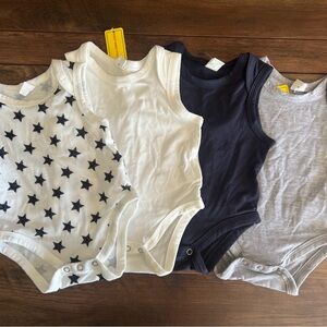 SHEIN Baby Sleeveless Onesie Set - White with Navy Star Print